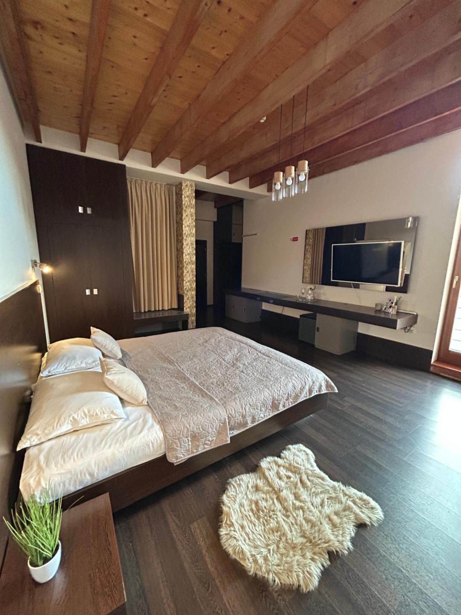 Ar Golden House Hotel Кошице Екстериор снимка